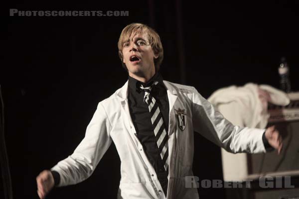 THE HIVES - 2009-08-01 - PAREDES DE COURA (Portugal) - Praia do Tabuao - Per Almqvist